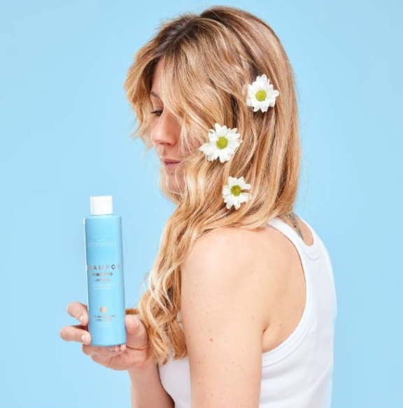 wlagodzacy-szampon-do-wrazliwej-skory-glowy-z-lawenda-250-ml-maternatura.jpg