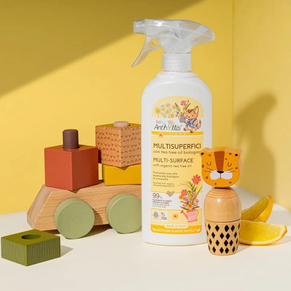 spray-do-czyszczenia-powierzchni-majacych-kontakt-z-dzieckiem-z-olejkiem-z-drzewa-herbacianego-500-ml-baby-anthyllis (1).jpg